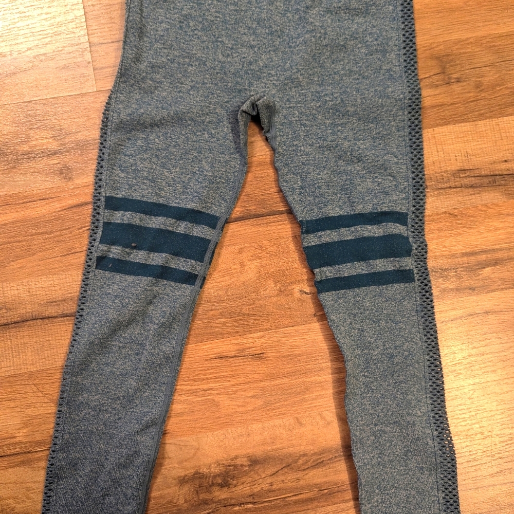 Workout Outfit - Picture 3 of 4